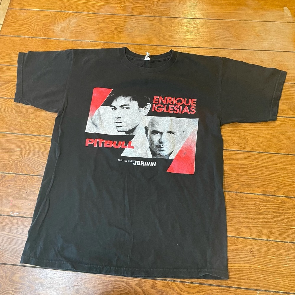 Enrique Iglesias & PitBull Concert shirt